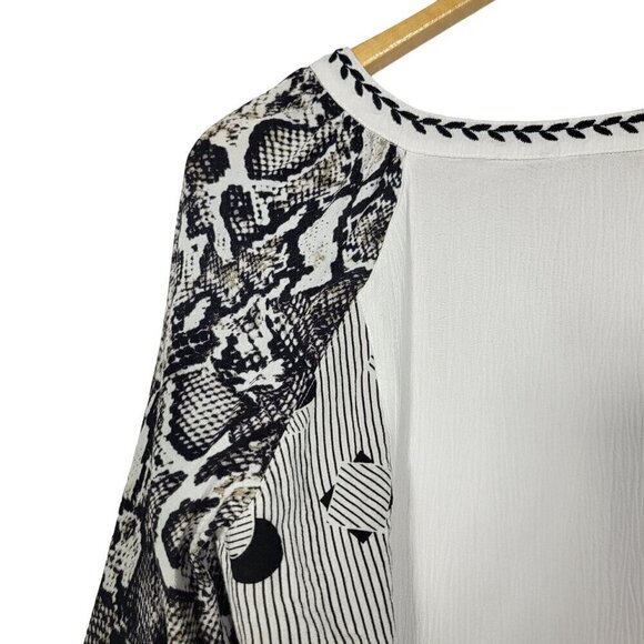 John Mark Women's Embroidered Black & White Crinkle Textured Blouse Size S - Picture 8 of 12